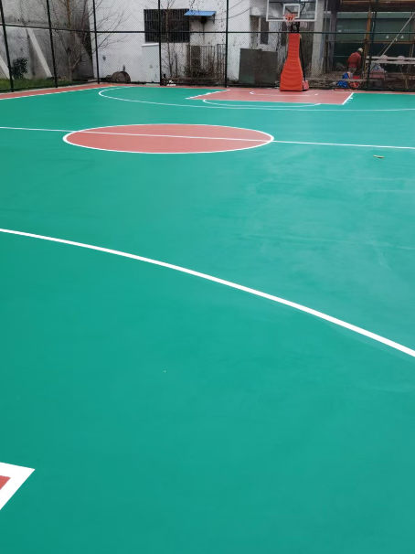 房县 球场长期使用易出现地面开裂